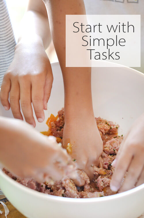 10 Tips on Cooking with Kids by FamilySpice.com