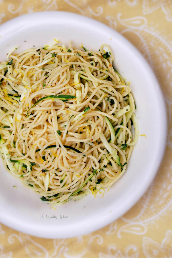 Top view of spaghetti with zucchini