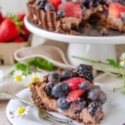 Pinterest image for nutella berry tart.